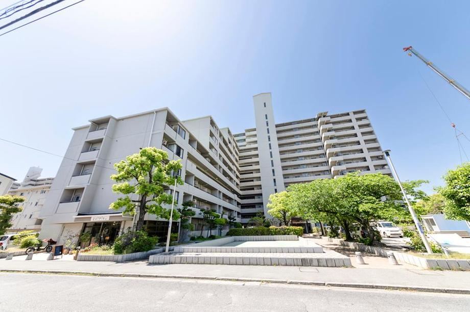 4LDK apartment in Naka Ward, Hiroshima - Photo 1