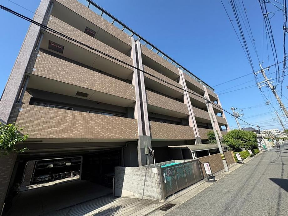 3LDK+S apartment in Nishinomiya, Hyogo - Photo 1