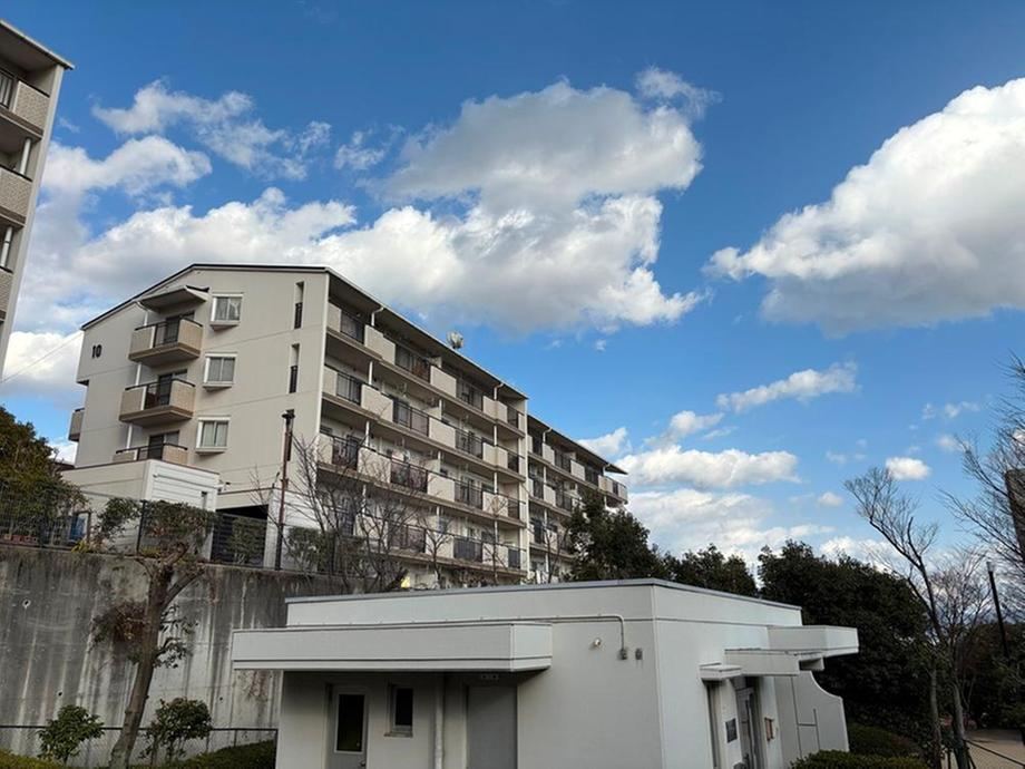 4LDK apartment in Nishi Ward, Hiroshima - Photo 1