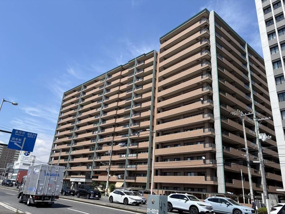 4LDK apartment in Minami Ward, Hiroshima - Photo 1