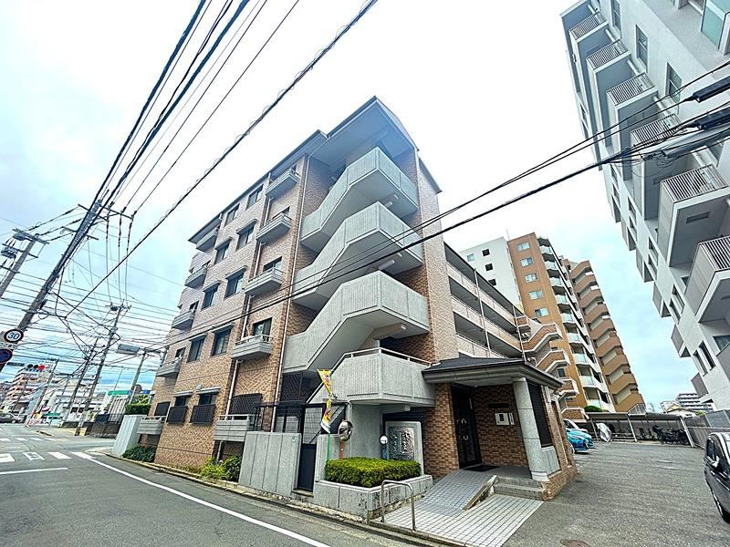 4LDK apartment in Sawara Ward, Fukuoka - Photo 1