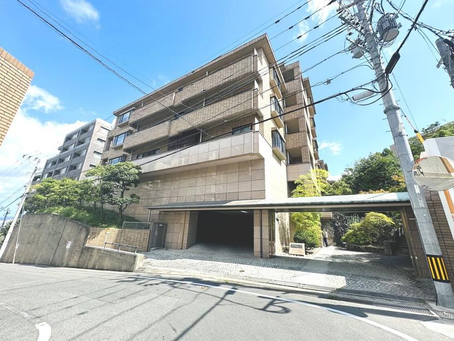 2LDK+S apartment in Chuo Ward, Fukuoka - Photo 1