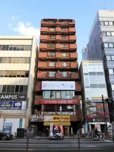 2LDK apartment in Minato Ward, Tokyo - Photo 1