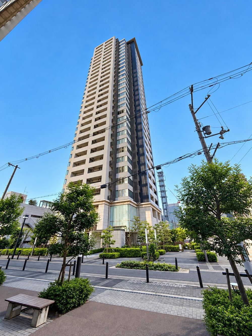 2LDK+S apartment in Tennoji Ward, Osaka - Photo 1
