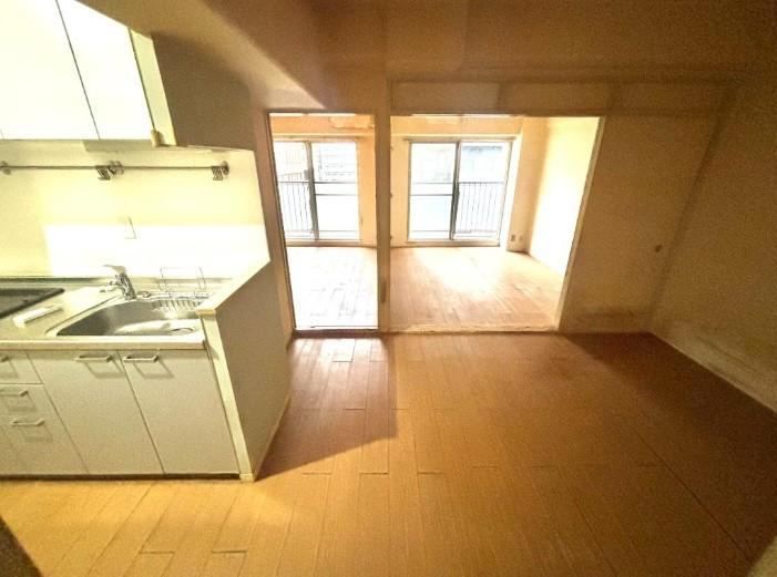 3DK apartment in Chuo Ward, Osaka - Photo 1