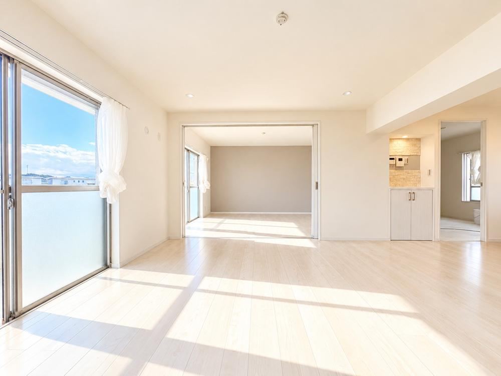 3LDK apartment in Isogo Ward, Yokohama, Kanagawa - Photo 1