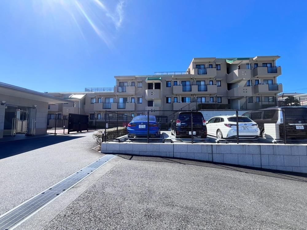 3LDK apartment in Isogo Ward, Yokohama, Kanagawa - Photo 1