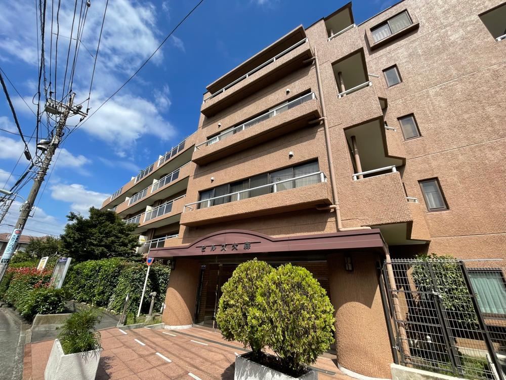 3LDK apartment in Shinagawa Ward, Tokyo - Photo 1