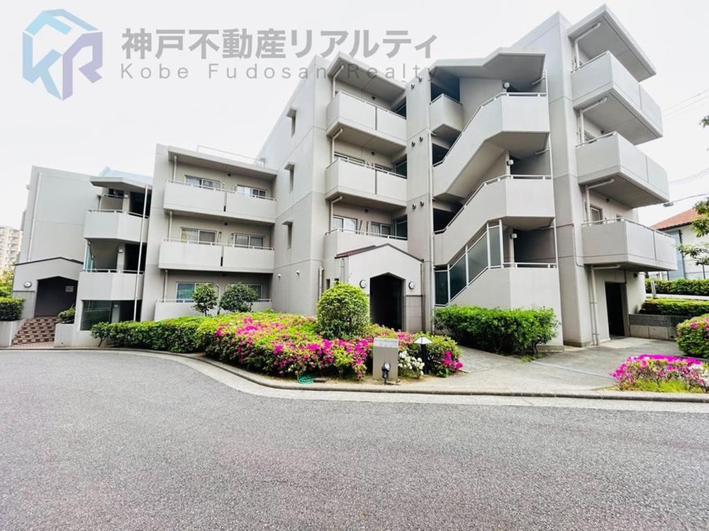 4LDK apartment in Tarumi Ward, Kobe, Hyogo - Photo 1