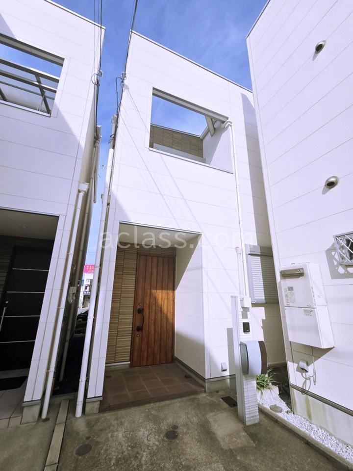 4LDK house in Sakai Ward, Sakai, Osaka - Photo 1