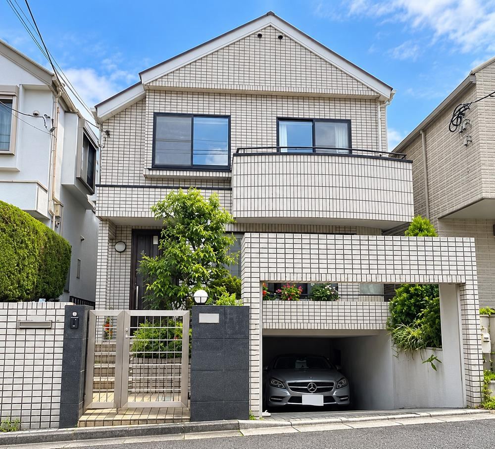4LDK house in Meguro Ward, Tokyo - Photo 1