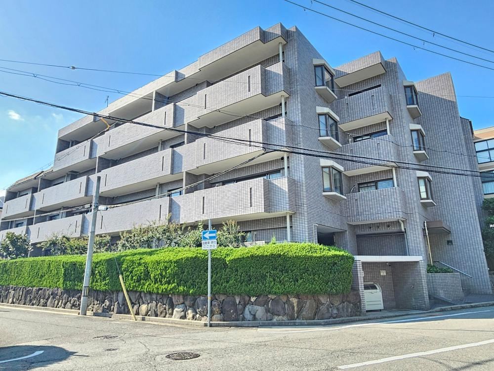 3LDK apartment in Nishinomiya, Hyogo - Photo 1