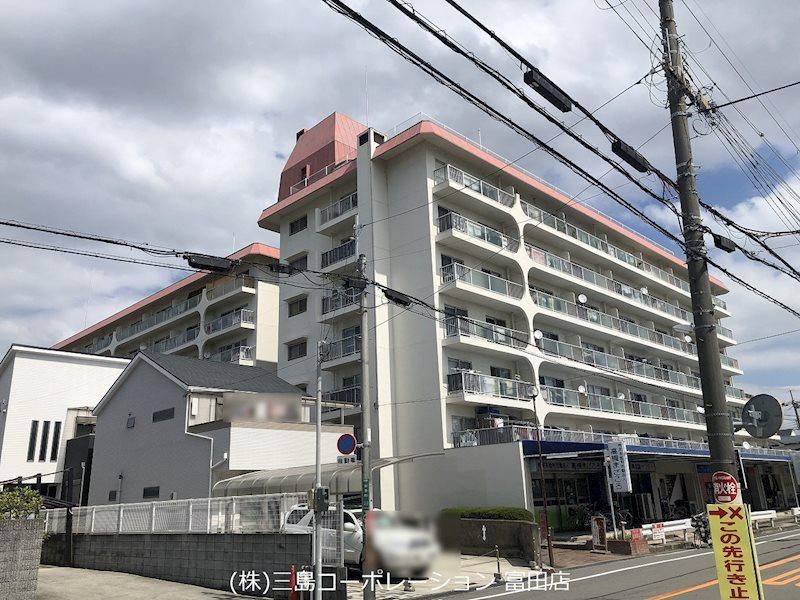 3LDK apartment in Takatsuki, Osaka - Photo 1