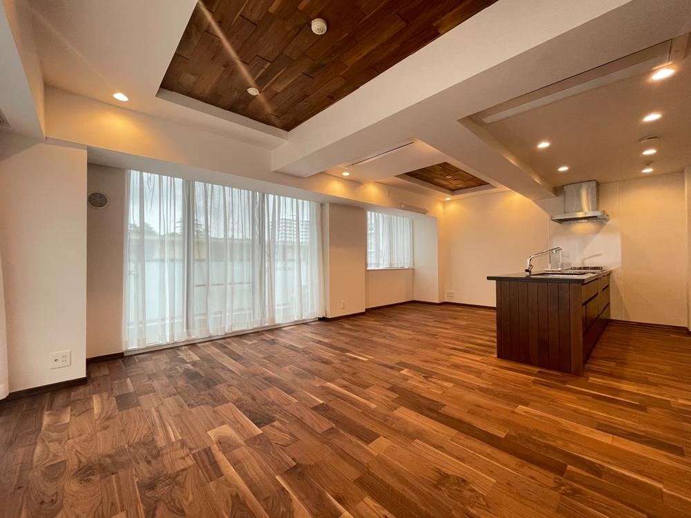 3LDK apartment in Minato Ward, Tokyo - Photo 1