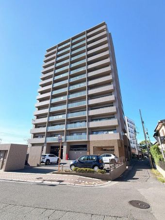 2LDK+S apartment in Marugame