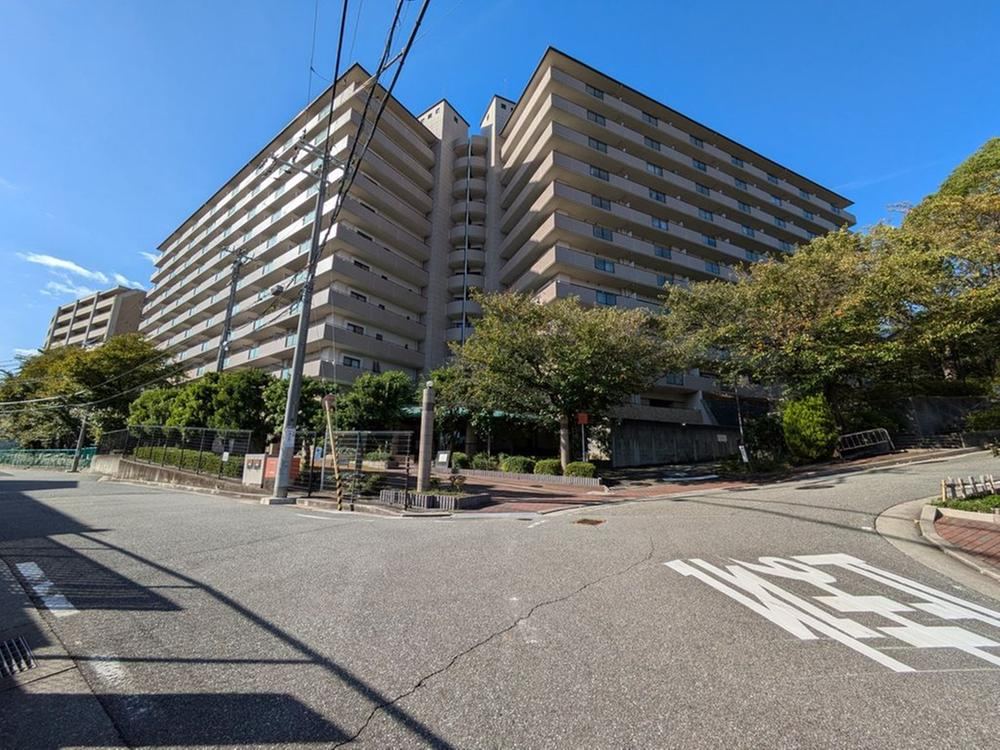 4LDK apartment in Takarazuka, Hyogo - Photo 1