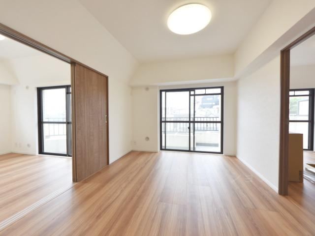 3LDK apartment in Nakano Ward, Tokyo - Photo 1
