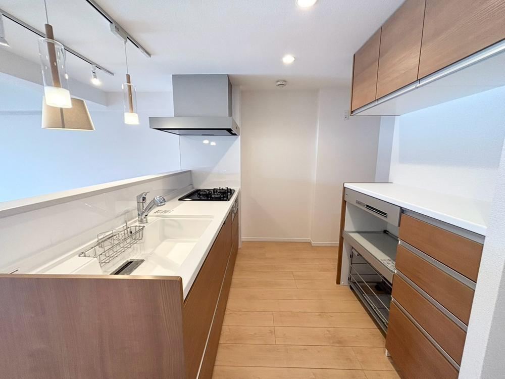 4LDK apartment in Takatsuki, Osaka - Photo 1