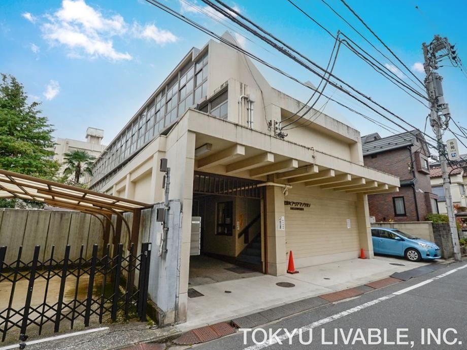 1LDK apartment in Shinjuku Ward, Tokyo - Photo 1
