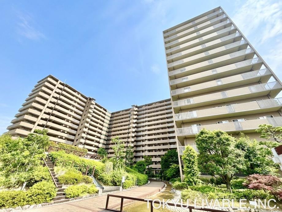 4LDK apartment in Neyagawa, Osaka - Photo 1
