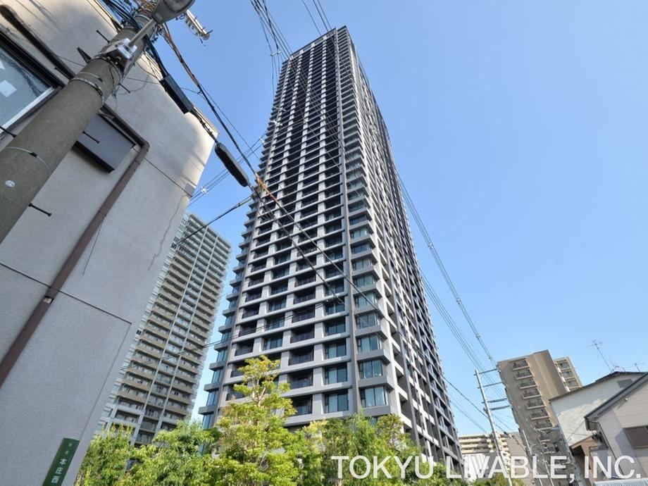 2LDK apartment in Kita Ward, Osaka - Photo 1