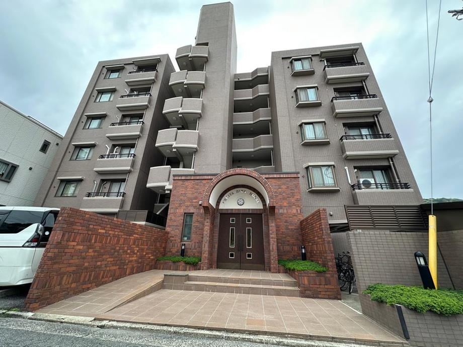 4LDK+S apartment in Higashi Ward, Hiroshima - Photo 1