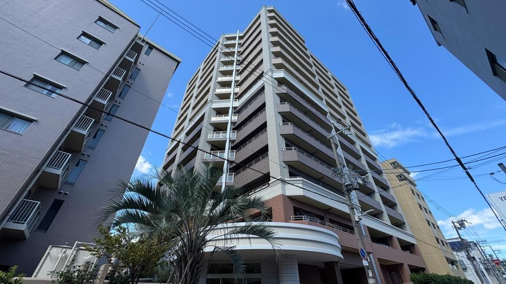3LDK apartment in Kita Ward, Osaka - Photo 1