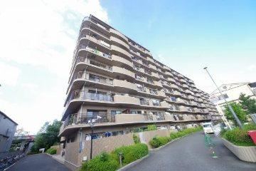 3LDK apartment in Higashiosaka, Osaka - Photo 1