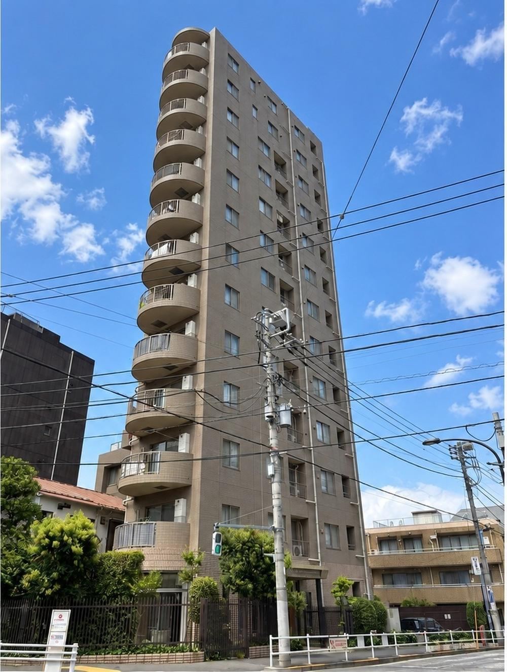 3LDK apartment in Shinjuku Ward, Tokyo - Photo 1
