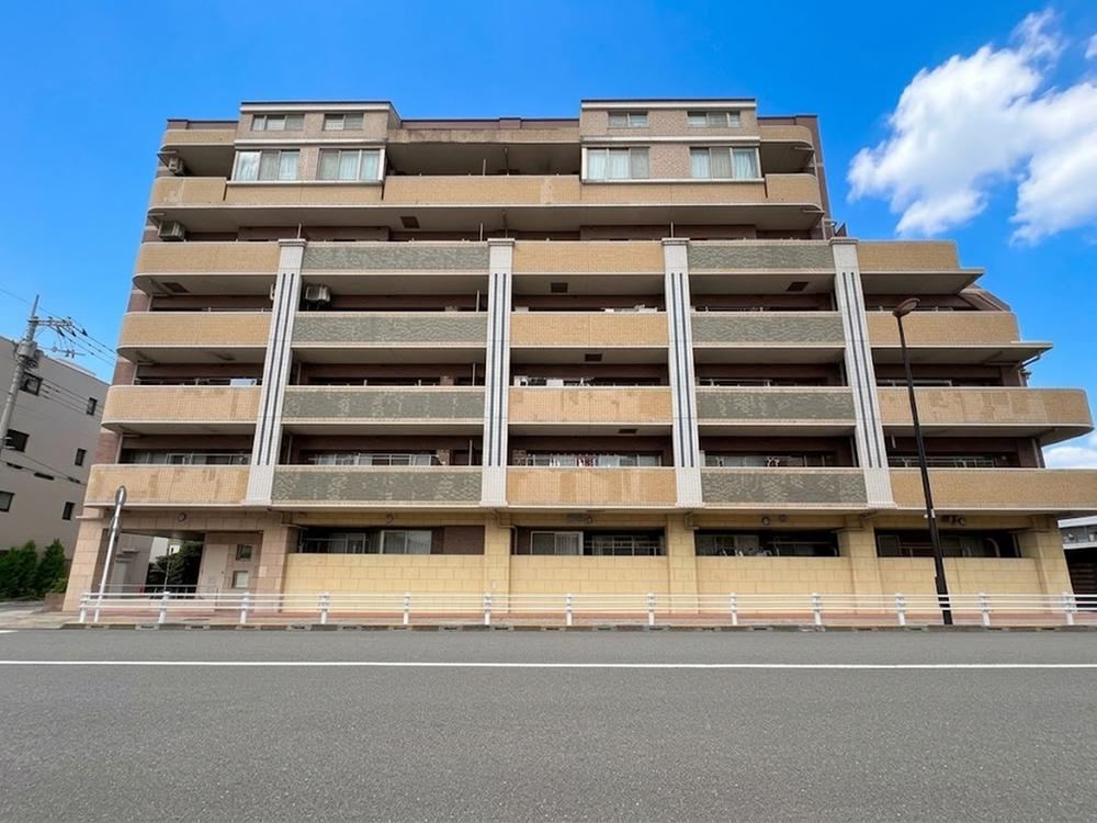 2LDK apartment in Akishima, Tokyo - Photo 1