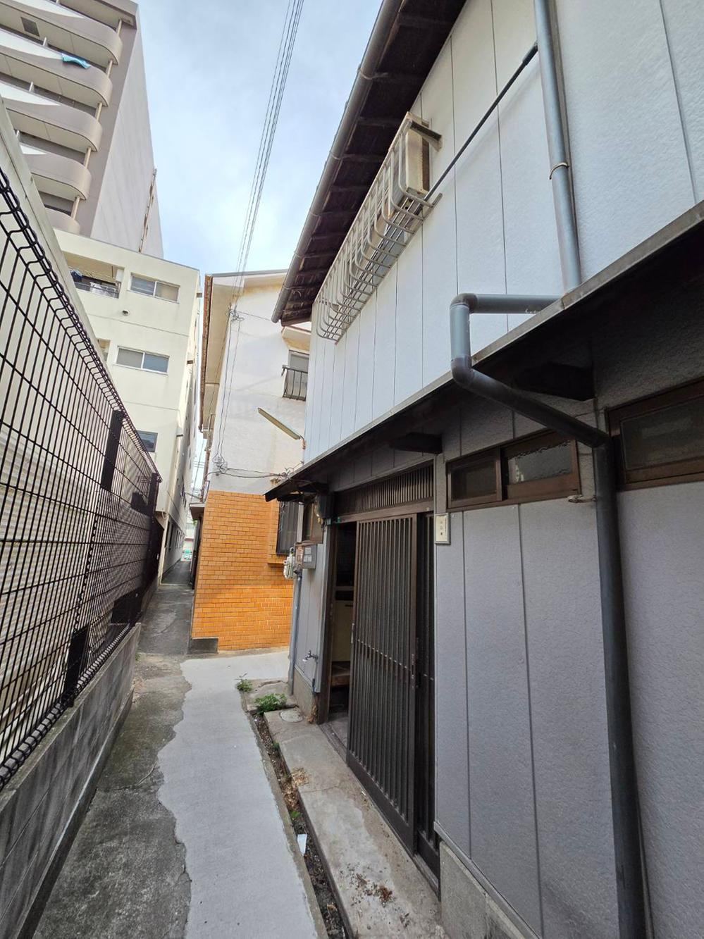 3K house in Minato Ward, Osaka - Photo 1