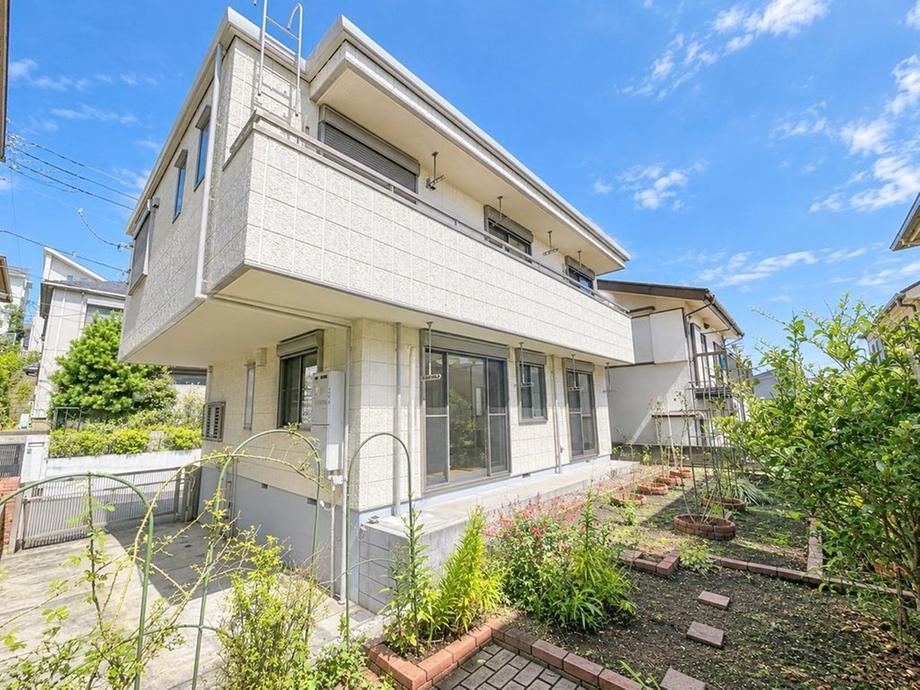 5LDK house in Hayama, Miura District, Kanagawa - Photo 1