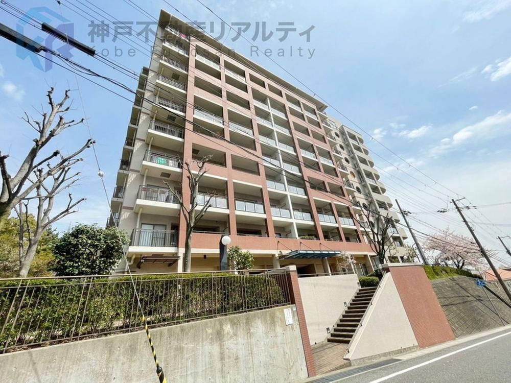 3LDK apartment in Nada Ward, Kobe, Hyogo - Photo 1