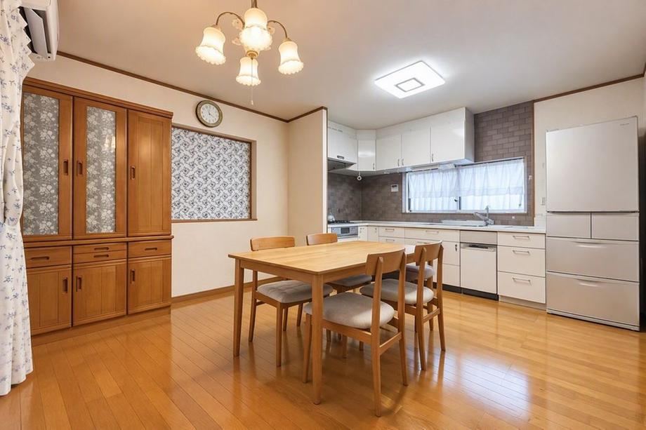4LDK house in Hirakata, Osaka - Photo 1