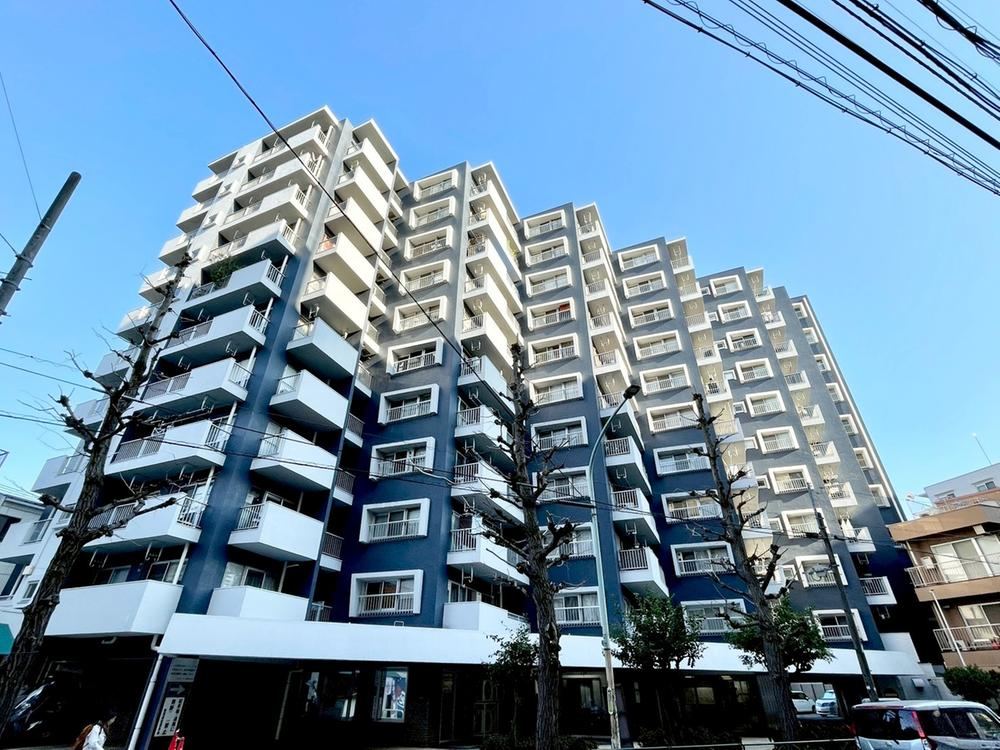 2LDK apartment in Nakano Ward, Tokyo - Photo 1