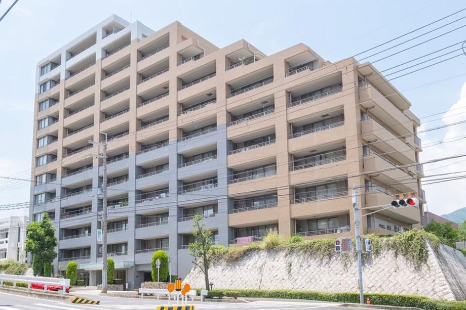 2LDK apartment in Higashinada Ward, Kobe, Hyogo - Photo 1