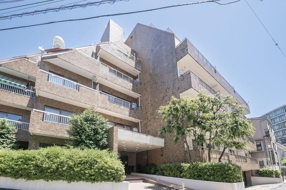 1LDK apartment in Minato Ward, Tokyo - Photo 1