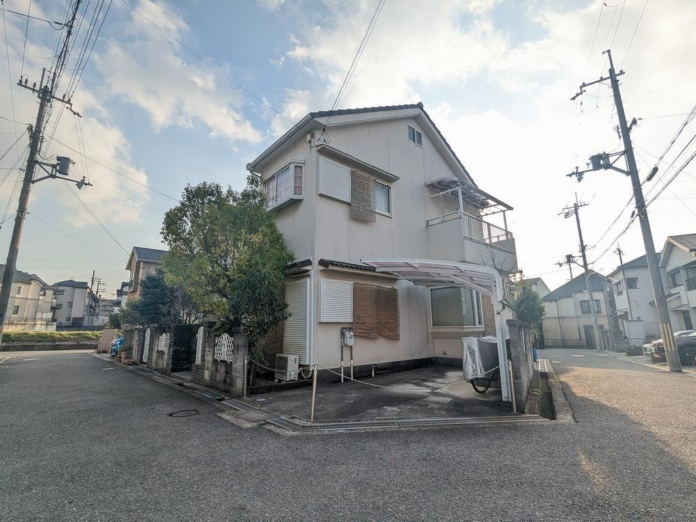 4LDK house in Hirakata, Osaka - Photo 1