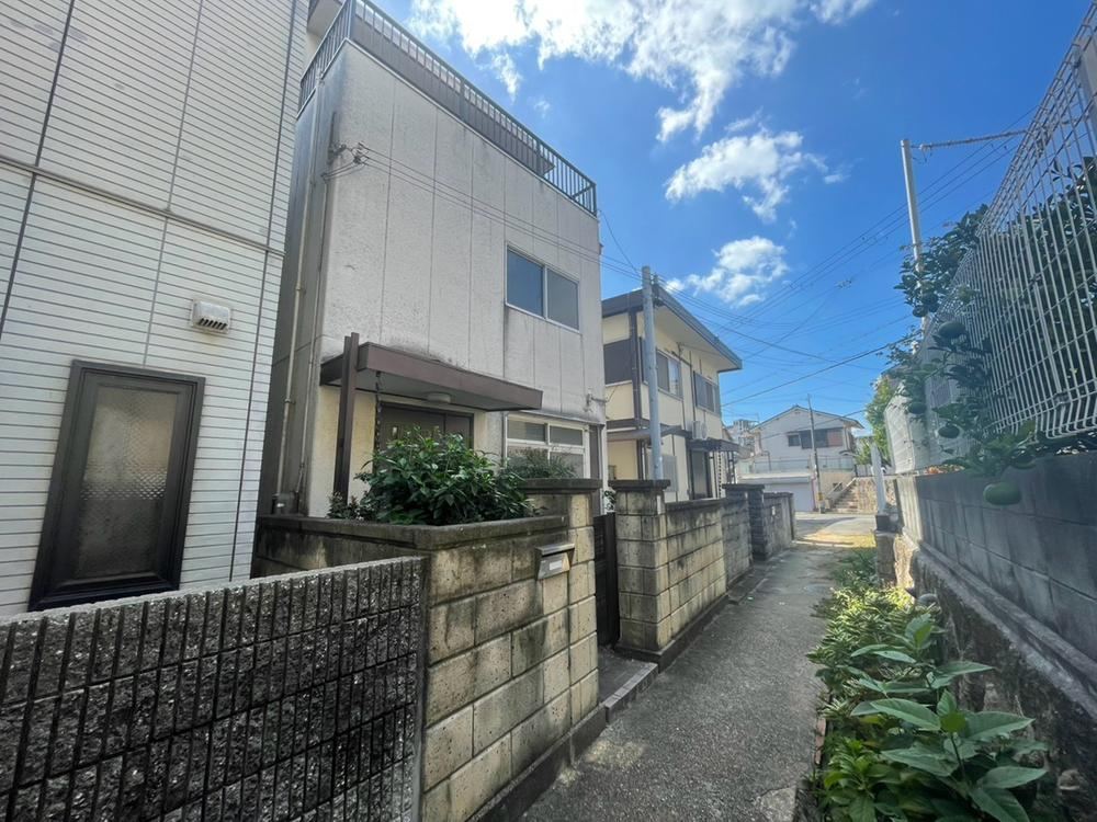 4LDK house in Tarumi Ward, Kobe, Hyogo - Photo 1