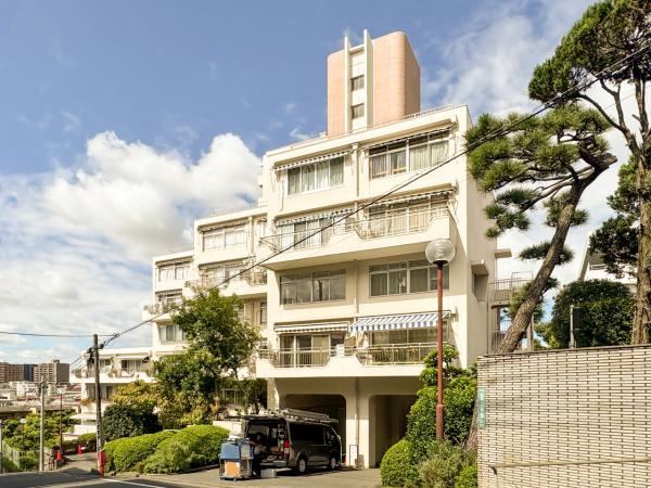 2LDK apartment in Meguro Ward, Tokyo - Photo 1