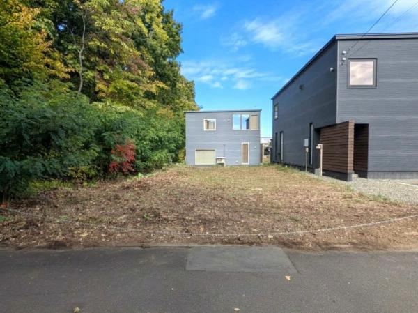 166 m² land in Chitose, Hokkaido - Photo 1