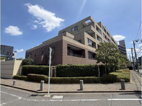 3LDK apartment in Setagaya Ward, Tokyo - Photo 1