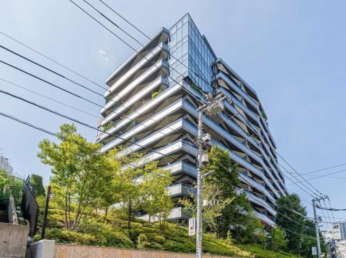 3LDK apartment in Shibuya Ward, Tokyo - Photo 1