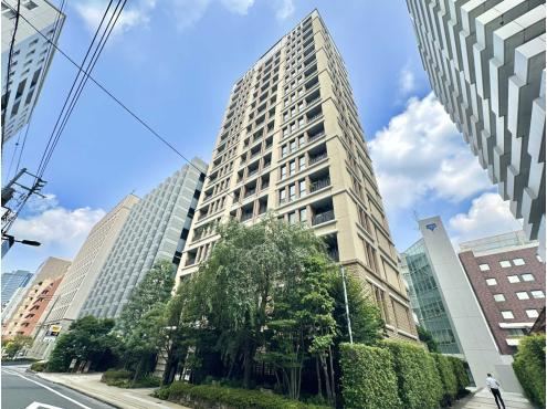 3LDK apartment in Chiyoda Ward, Tokyo - Photo 1