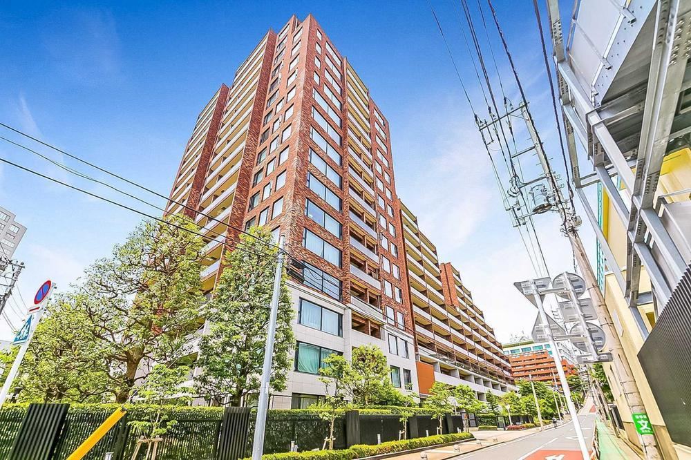 2LDK apartment in Toshima Ward, Tokyo - Photo 1