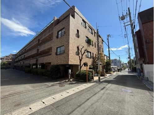 3LDK apartment in Higashinada Ward, Kobe, Hyogo - Photo 1