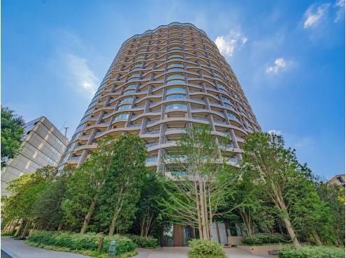 3LDK apartment in Shibuya Ward, Tokyo - Photo 1