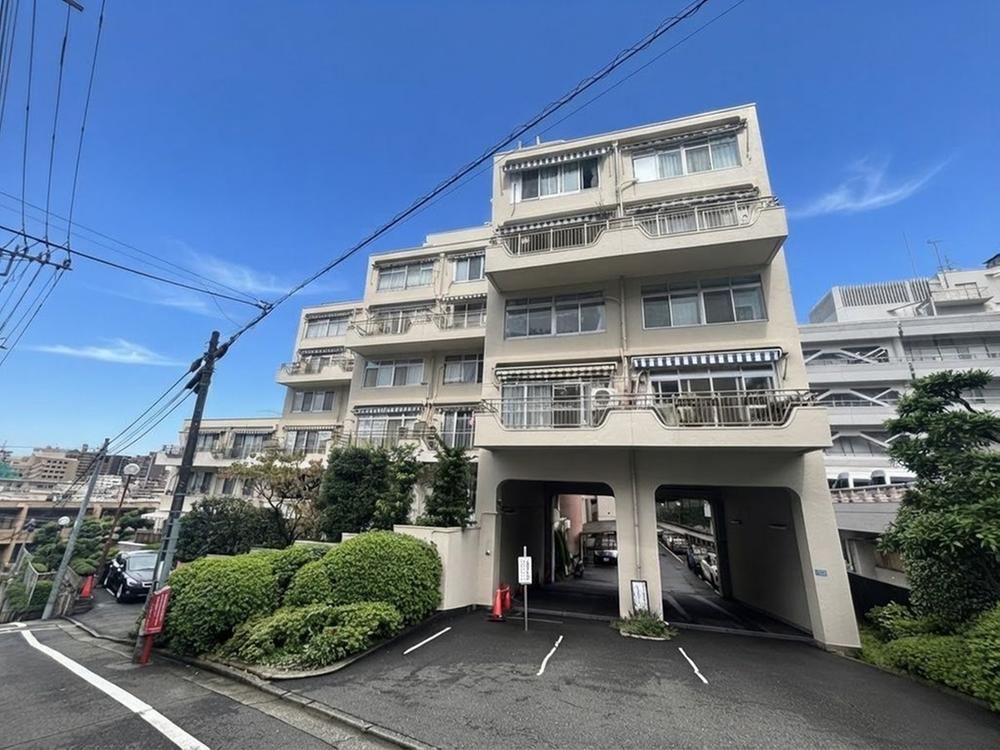 2LDK+S apartment in Meguro Ward, Tokyo - Photo 1