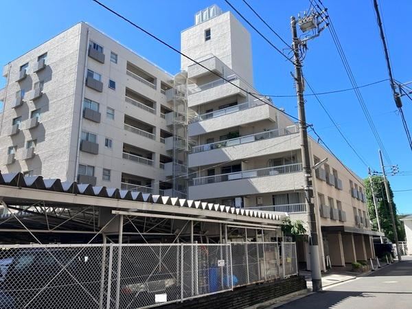 3LDK apartment in Minato Ward, Tokyo - Photo 1