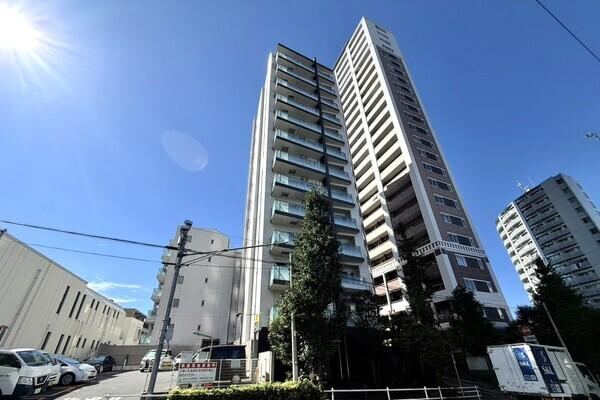 2LDK apartment in Shinjuku Ward, Tokyo - Photo 1